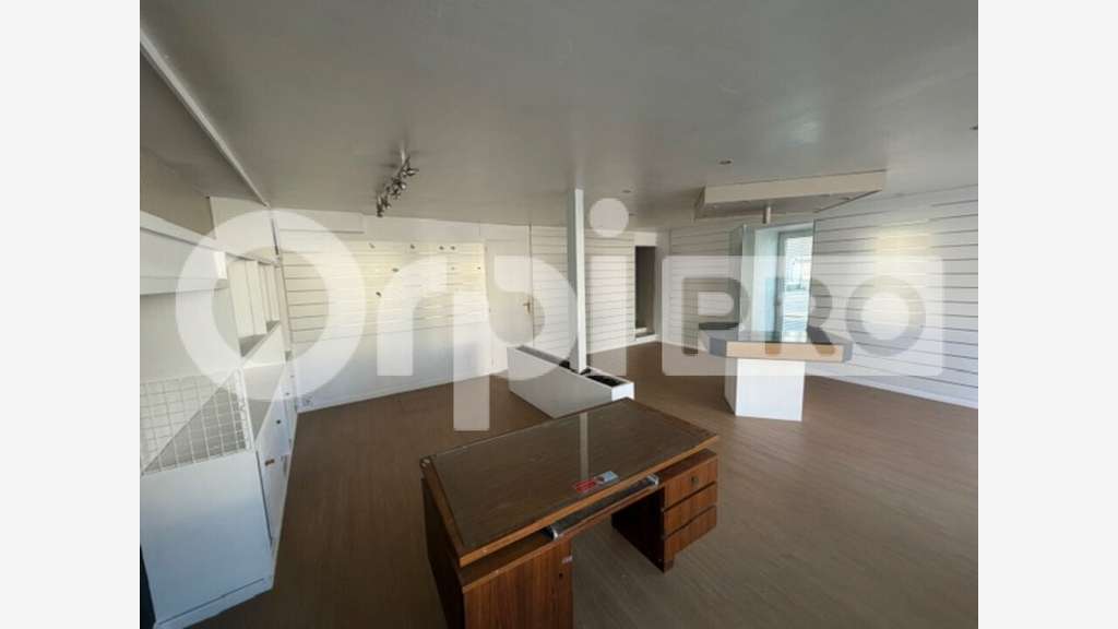 A louer local commercial 114m² La Rochelle centre