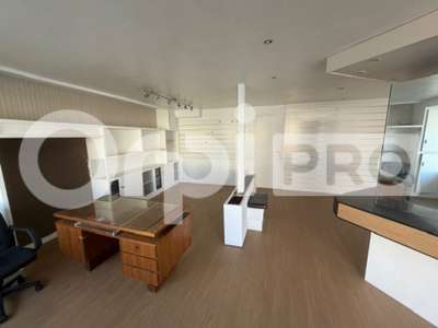 A louer local commercial 114m² La Rochelle centre