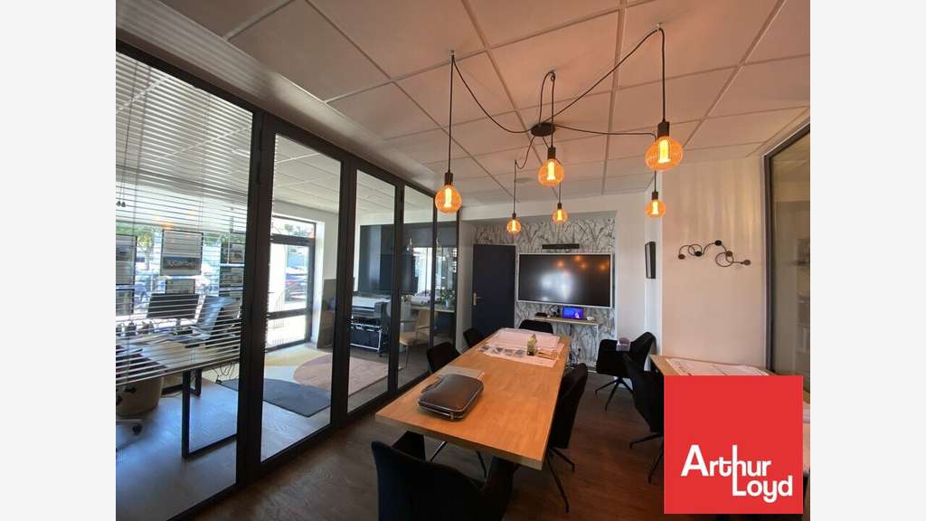 Local commercial 170m² à louer à La Rochelle