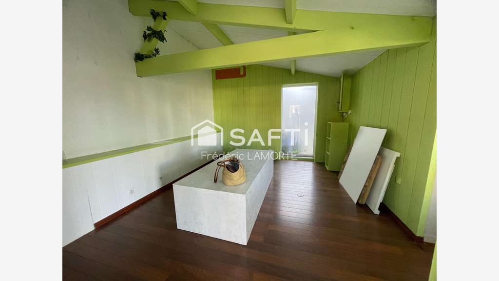 A louer local 80m² avenue passante de La Rochelle