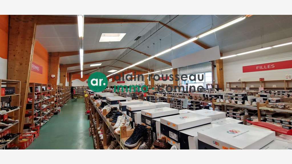 Local commercial de 400m² à louer à La Séguinière