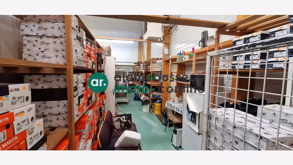 Local commercial de 400m² à louer à La Séguinière