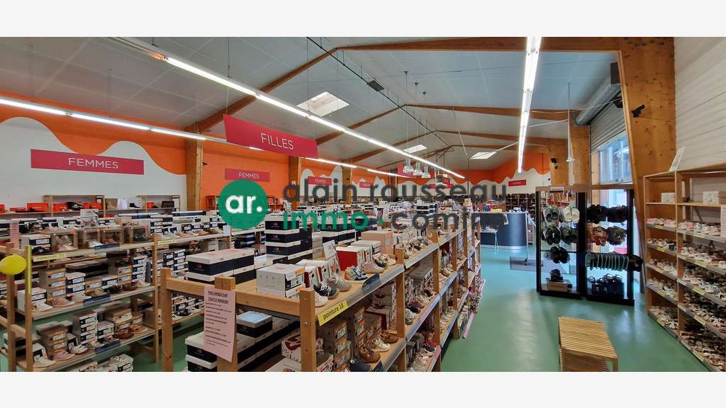 Local commercial de 400m² à louer à La Séguinière