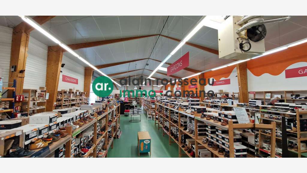 Local commercial de 400m² à louer à La Séguinière