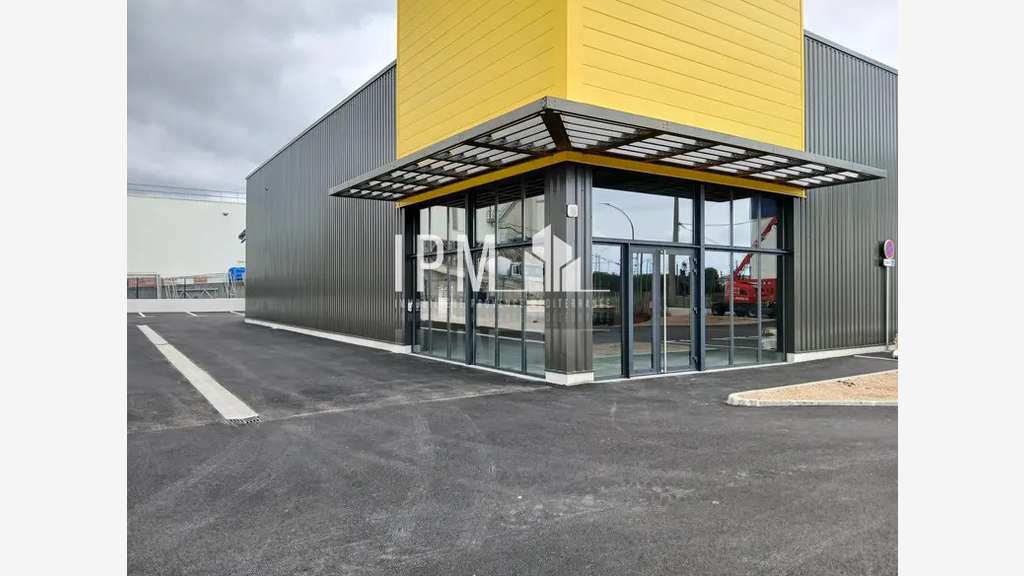 A louer local commercial 478m² à La Seyne-sur-Mer