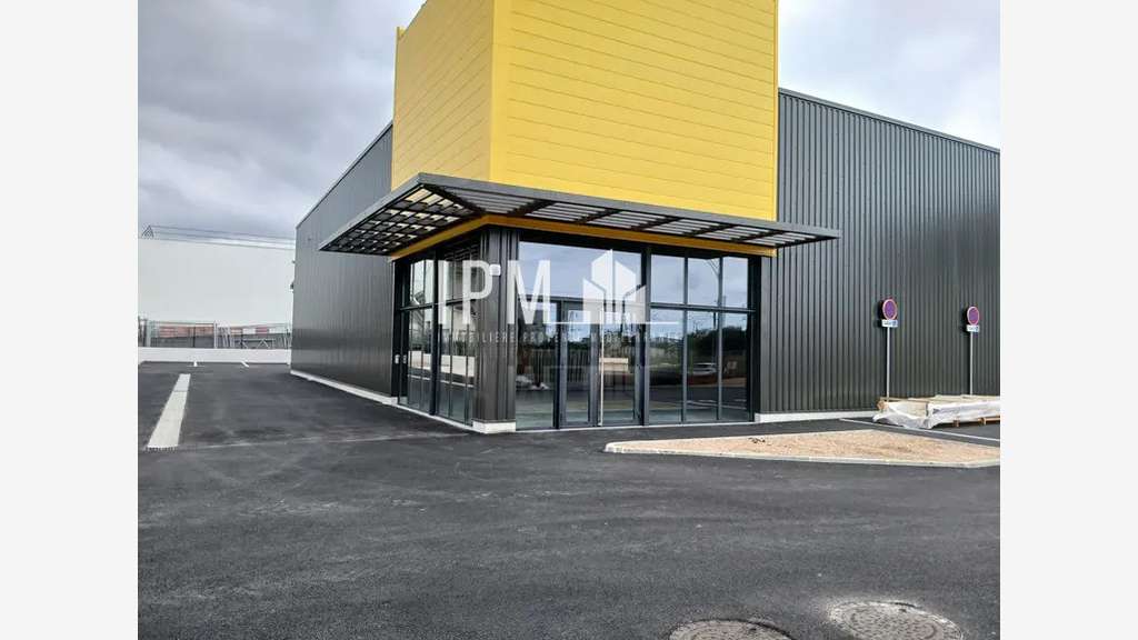 A louer local commercial 478m² à La Seyne-sur-Mer