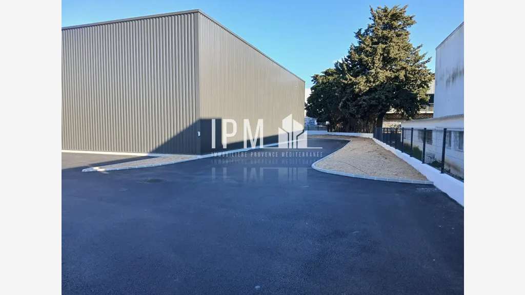 A louer local commercial 478m² à La Seyne-sur-Mer