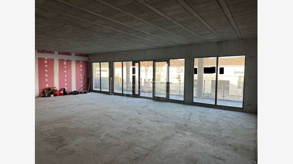 A louer local commercial 140m² à La Seyne-sur-Mer
