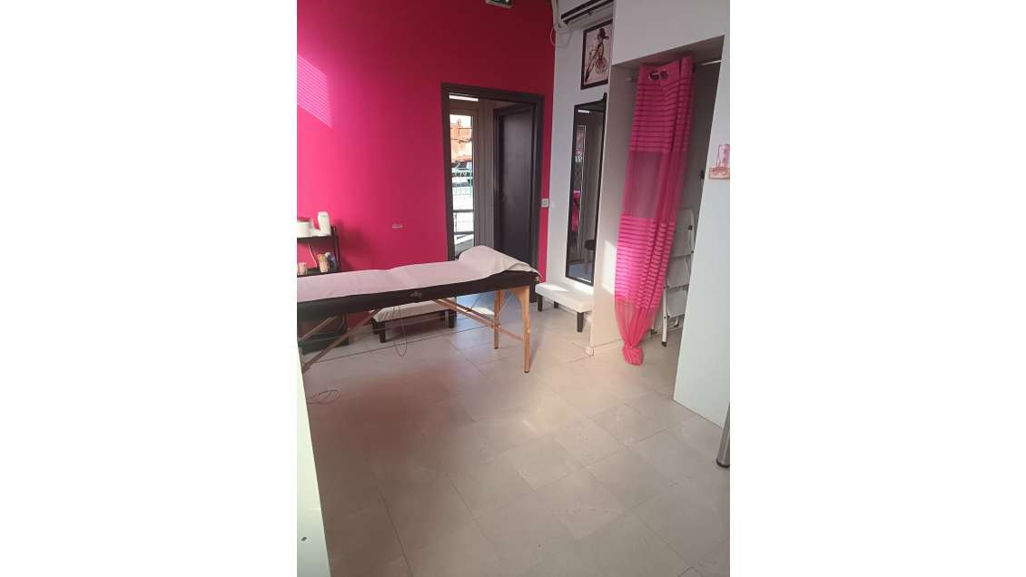 Local excellente visibilité à louer à La Trinité