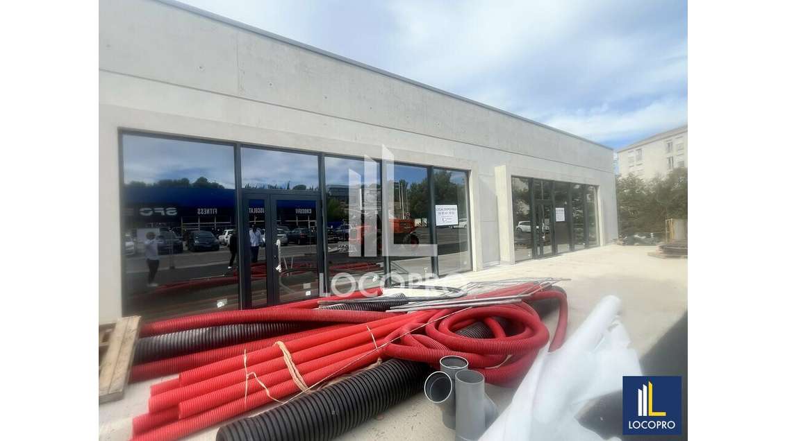 A louer grande cellule 600m² divisible La Valette