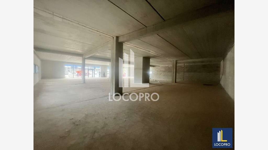 A louer grande cellule 600m² divisible La Valette