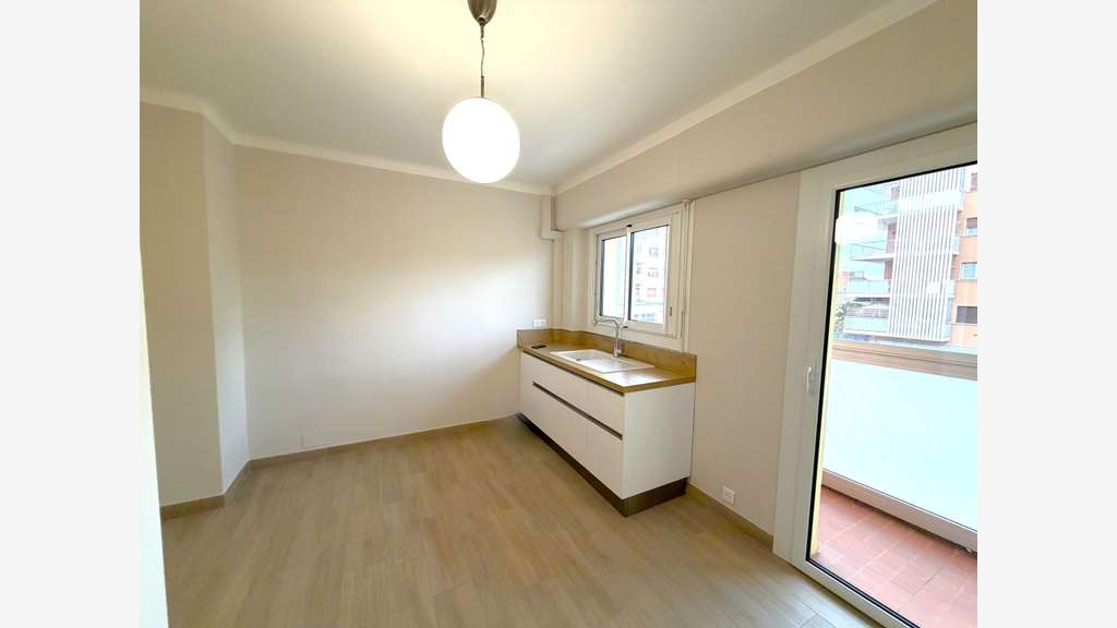 A louer bureaux 76.68m² R+1 à La Valette centre
