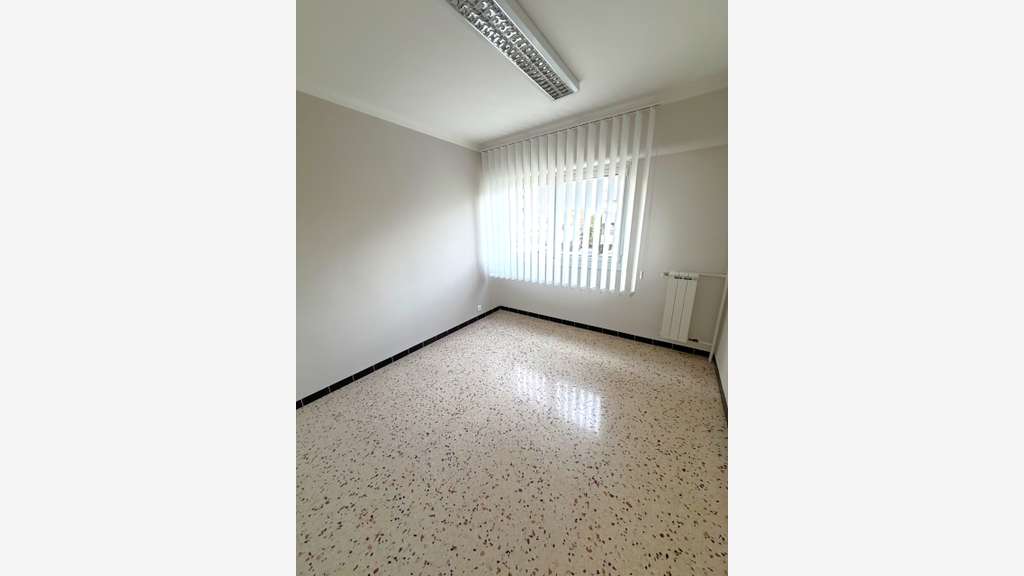 A louer bureaux 76.68m² R+1 à La Valette centre