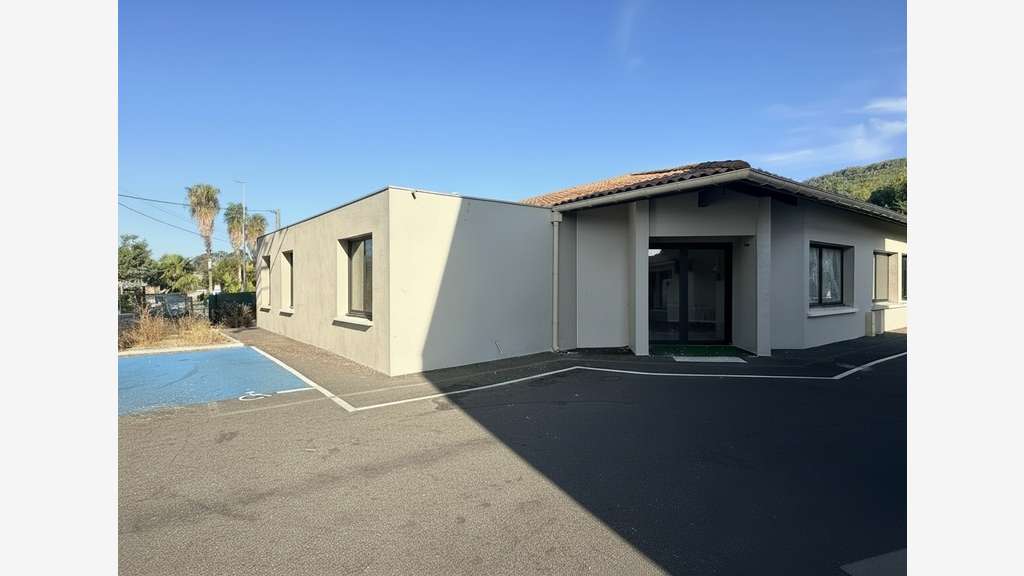 A louer bureaux 143m² RDC état neuf à La Valette