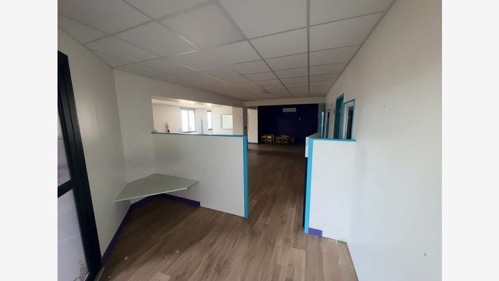A louer bureaux 143m² RDC état neuf à La Valette