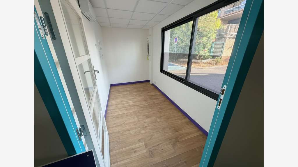 A louer bureaux 143m² RDC état neuf à La Valette