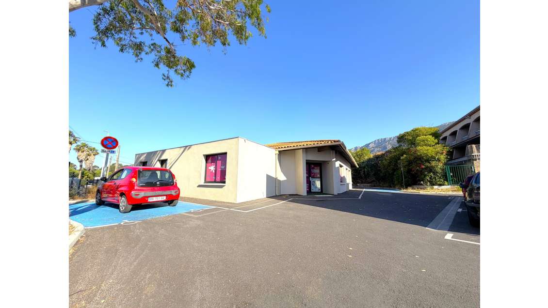 A louer bureaux 143m² RDC état neuf à La Valette