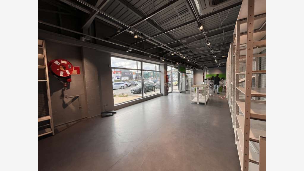 Loue local commercial de 470m² à la Valette du Var