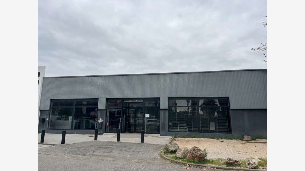 Loue local commercial de 470m² à la Valette du Var