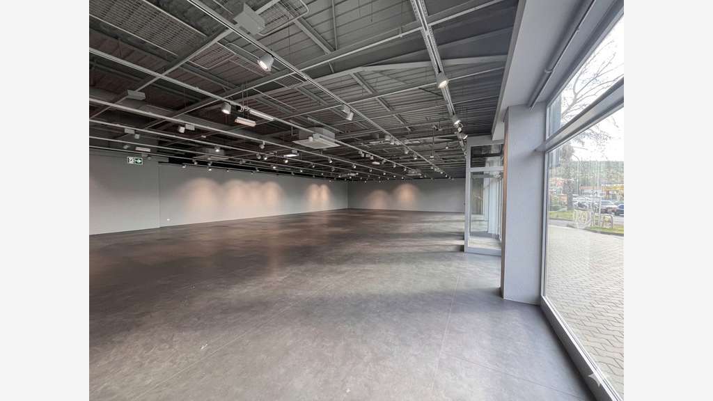 Loue local commercial de 470m² à la Valette du Var
