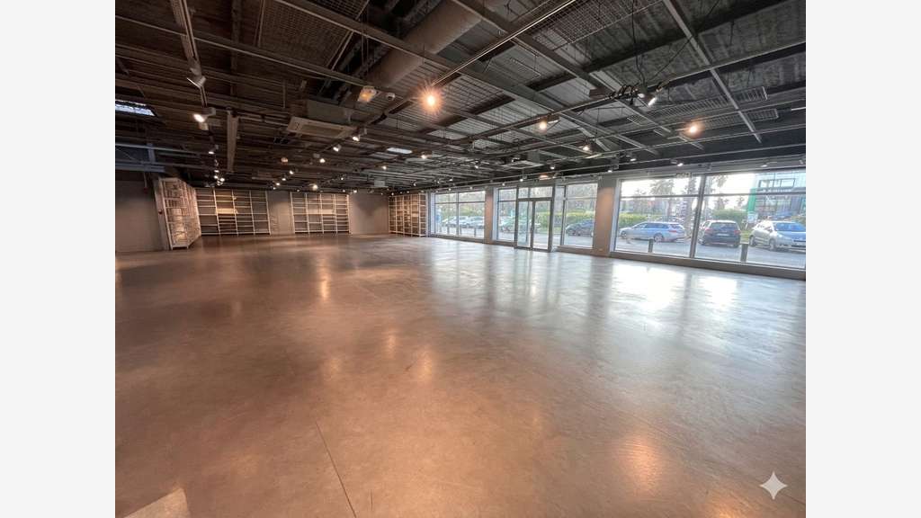 Loue local commercial de 470m² à la Valette du Var