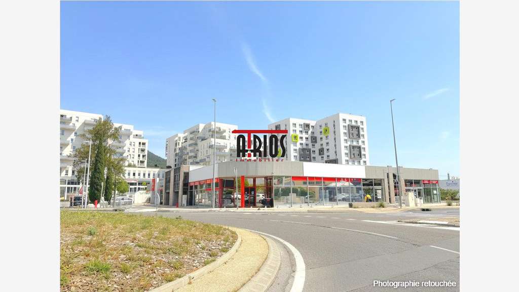 LOCAL COMMERCIAL EMPLACEMENT N°1 / PROCHE AVENUE 