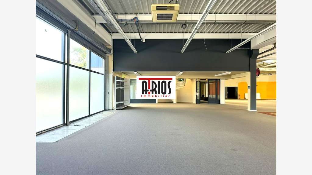 Loue local commercial 1720m² empl N°1 à la Valette