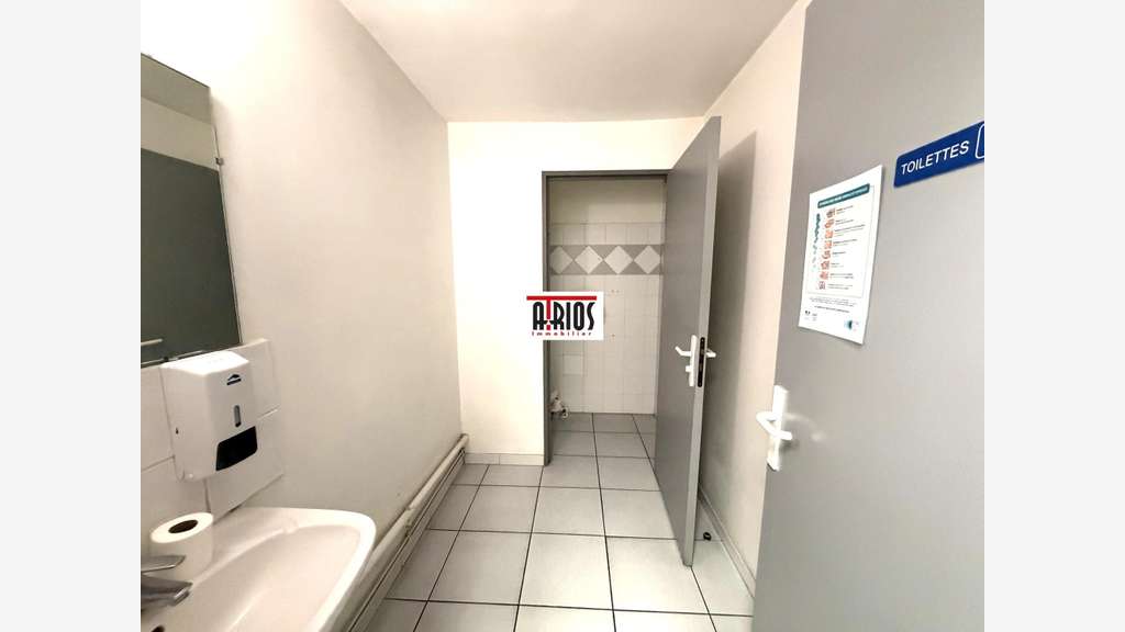 Loue local commercial 1720m² empl N°1 à la Valette