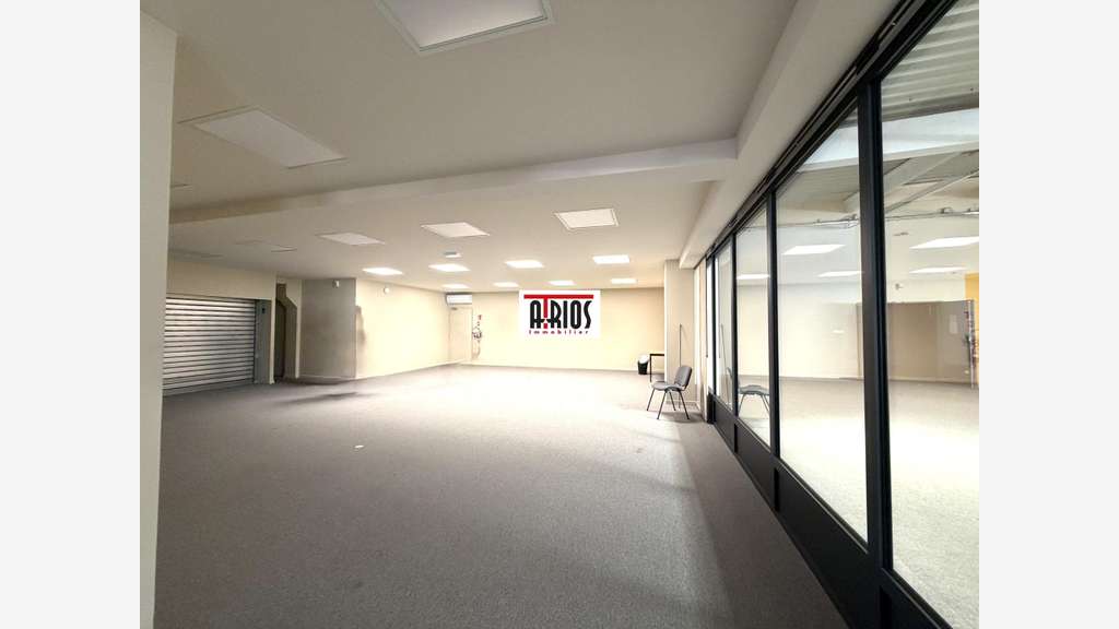 Loue local commercial 1720m² empl N°1 à la Valette