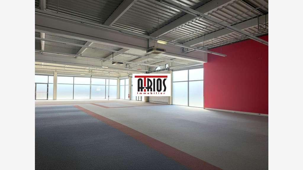 Loue local commercial 1720m² empl N°1 à la Valette