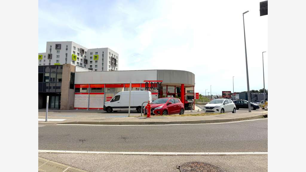 LOCAL COMMERCIAL EMPLACEMENT N°1 / PROCHE AVENUE 