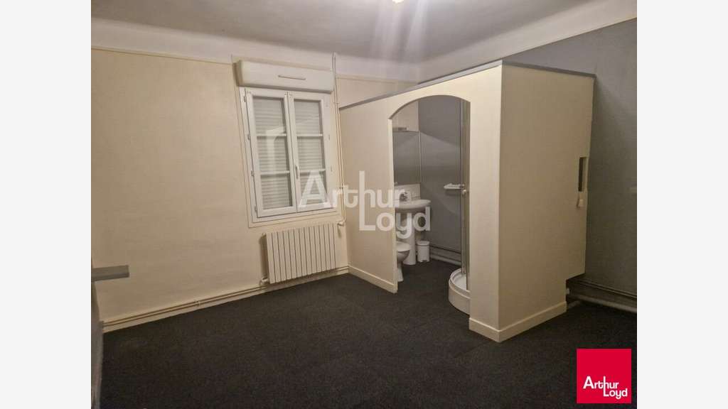 Local 285m² à louer à La Ville-aux-Clercs