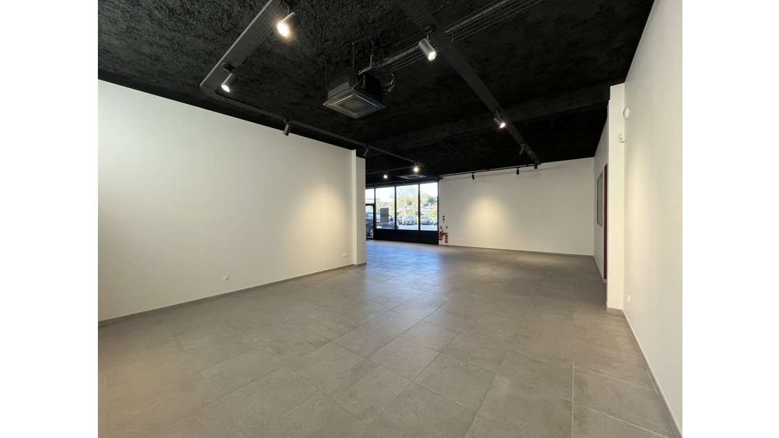 Local 180m² état impéccable en ZAC sur Lagord