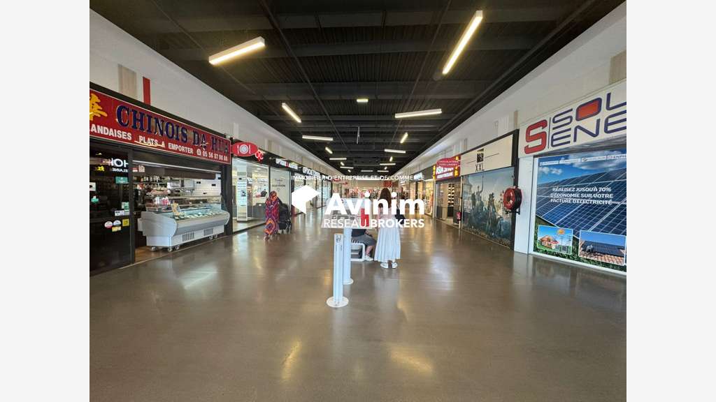 Surface commerciale de 1012m² à louer à Laloubère