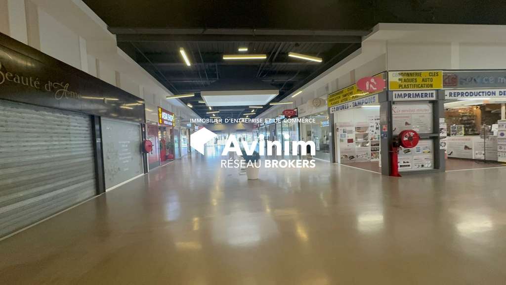 Surface commerciale de 1012m² à louer à Laloubère