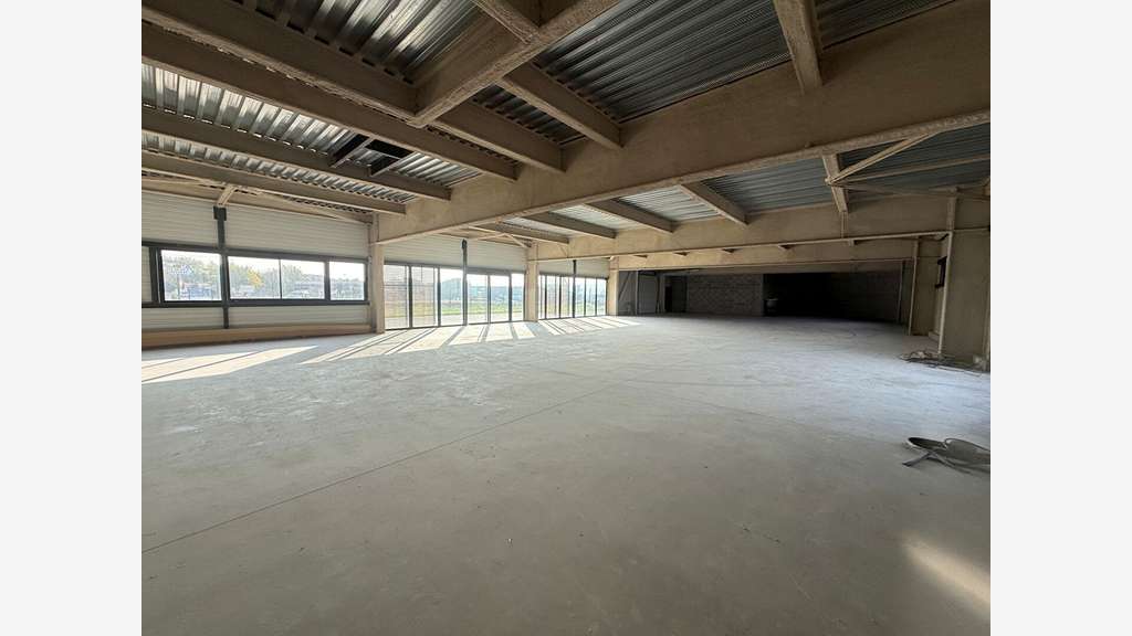 A louer local commercial 516m² à Lamballe 