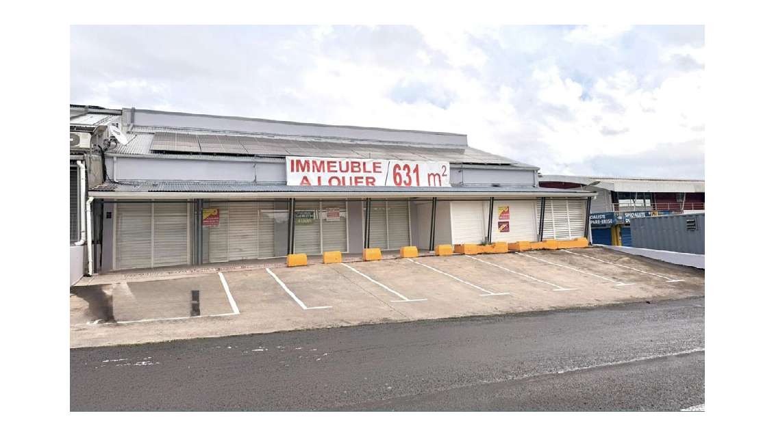 A louer local commercial 631m² Lamentin Dorville