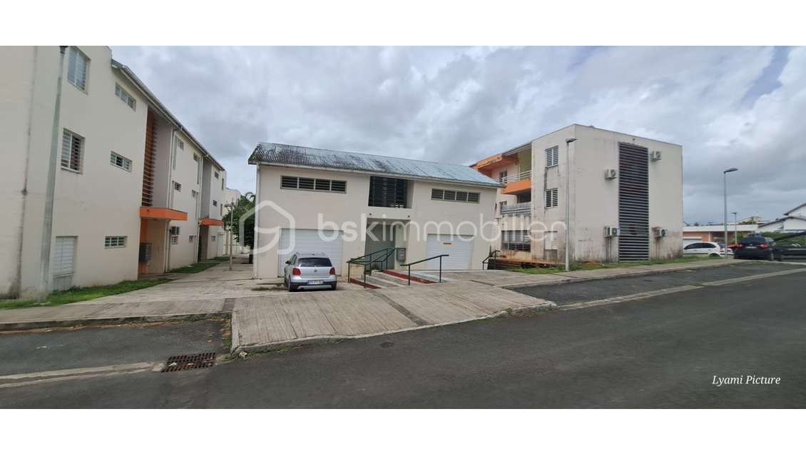 Local commercial 75m² à louer au Lamentin