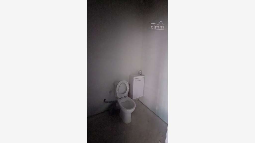 A louer local 36m² rue centrale Lamure/Azergues