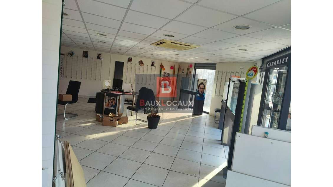 Local commercial 84m² à louer à Lançon-Provence