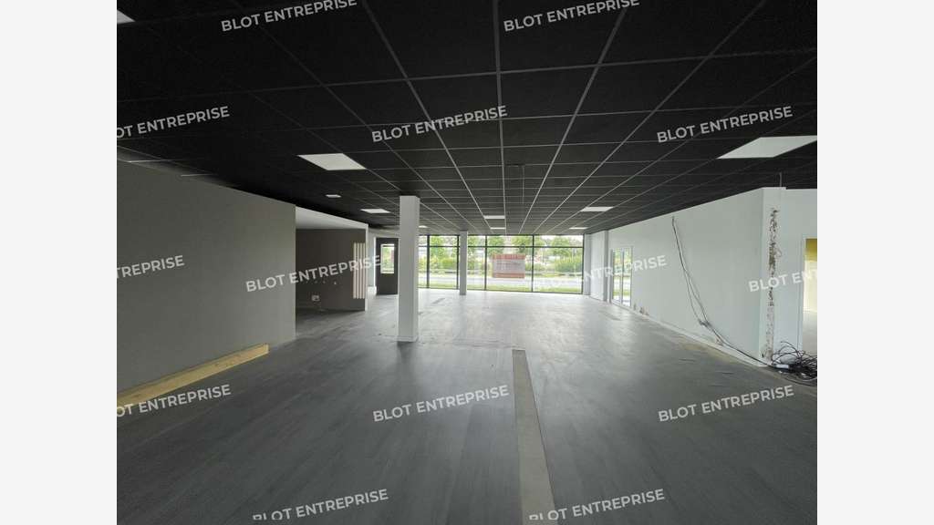A louer local  450m² à Landerneau Zone Ciné Land