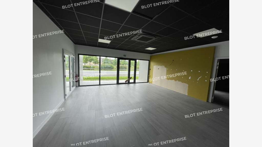 A louer local  450m² à Landerneau Zone Ciné Land