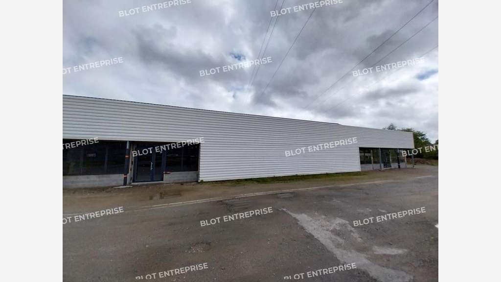 A louer local commercial rénové 700m² Landerneau