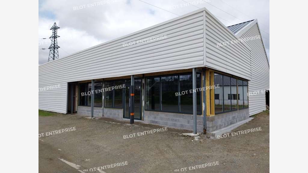 A louer local commercial rénové 700m² Landerneau