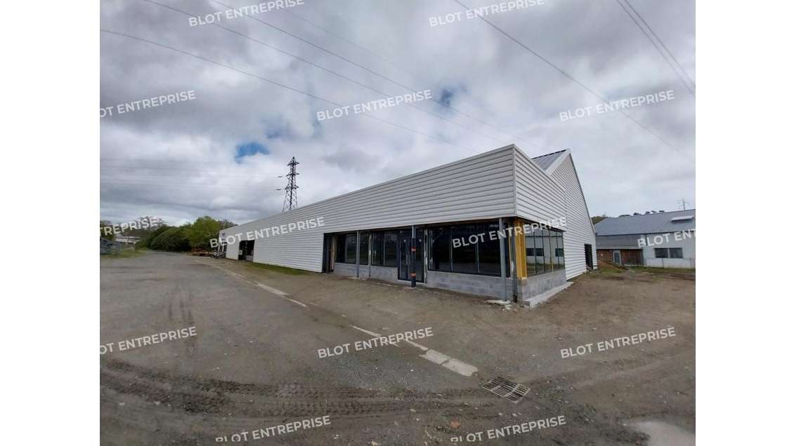 A louer local commercial rénové 700m² Landerneau
