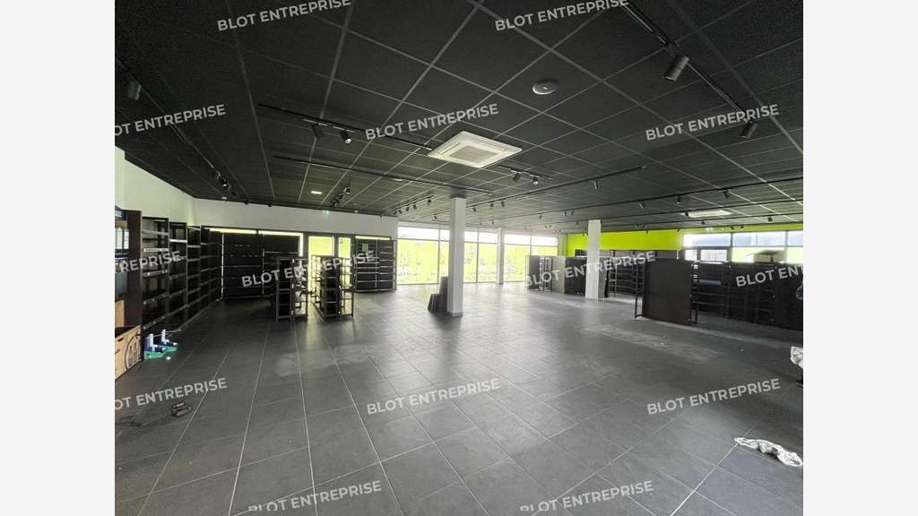 A louer local commercial de 410m² à Landerneau