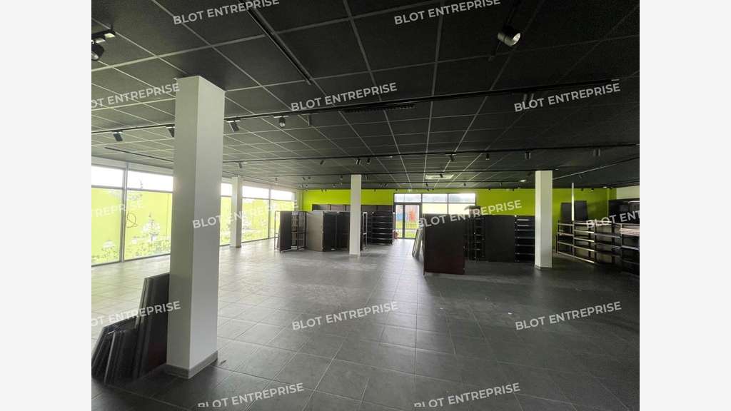 A louer local commercial de 410m² à Landerneau