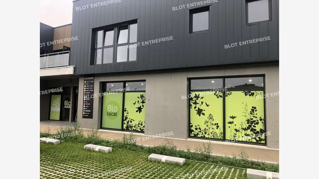 A louer local commercial de 410m² à Landerneau