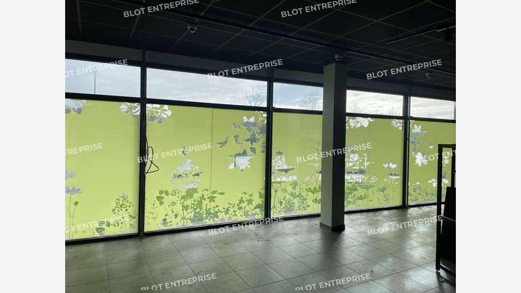 A louer local commercial de 410m² à Landerneau