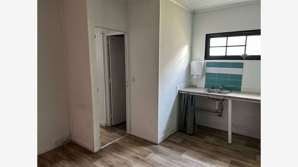 A louer local commercial 120m² empl N°1 Lanester